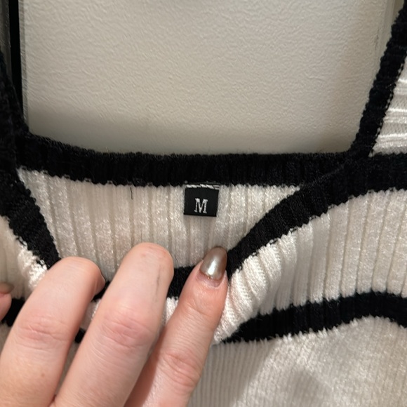 Classy Knit crop tank. Black/white - Picture 3 of 4